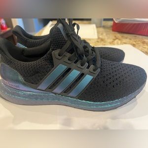 Adidas Ultra Boost 7.5 men’s 8.5 Women’s